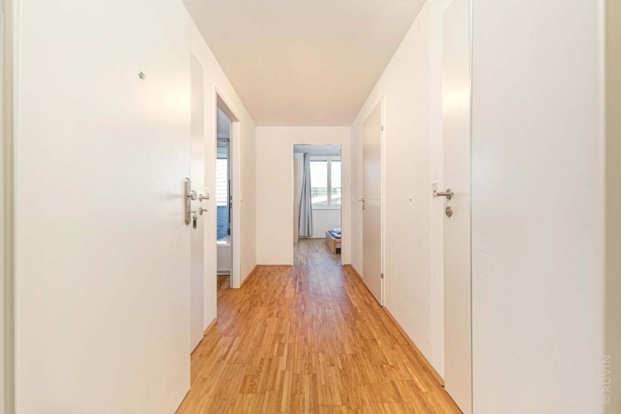 High Rise, Netflix, 2 Min To Main Station Apartment Wina Bagian luar foto