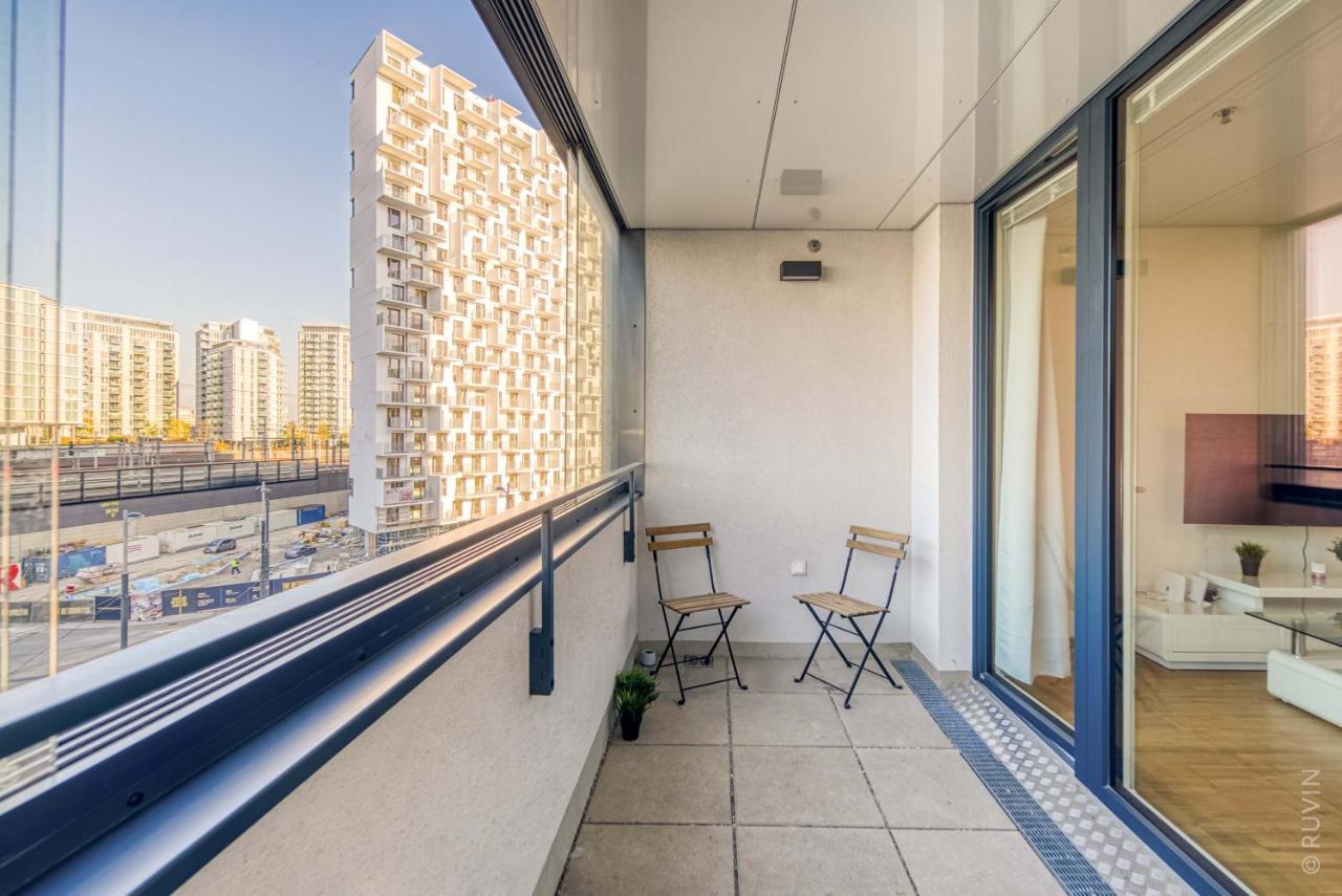 High Rise, Netflix, 2 Min To Main Station Apartment Wina Bagian luar foto